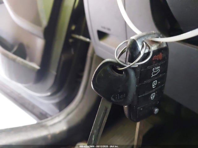 5XYPG4A55GG161993 KIA Sorento 3.3l Lx