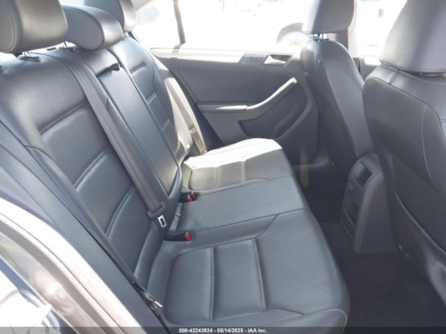 3VWDB7AJ6JM233095 Volkswagen Jetta 1.4t Se/1.4t Wolfsburg Edition