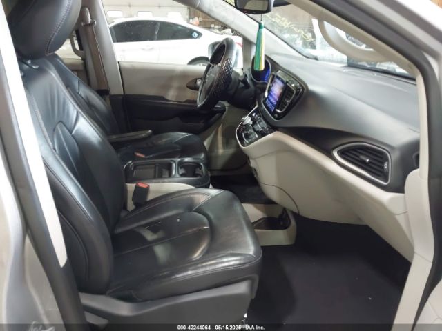 2C4RC1BGXHR795722 Chrysler Pacifica Touring-l