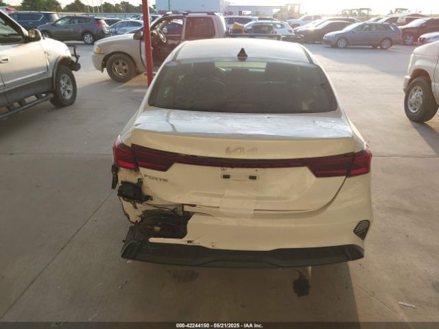3KPF24AD9PE559996 KIA Forte Lxs