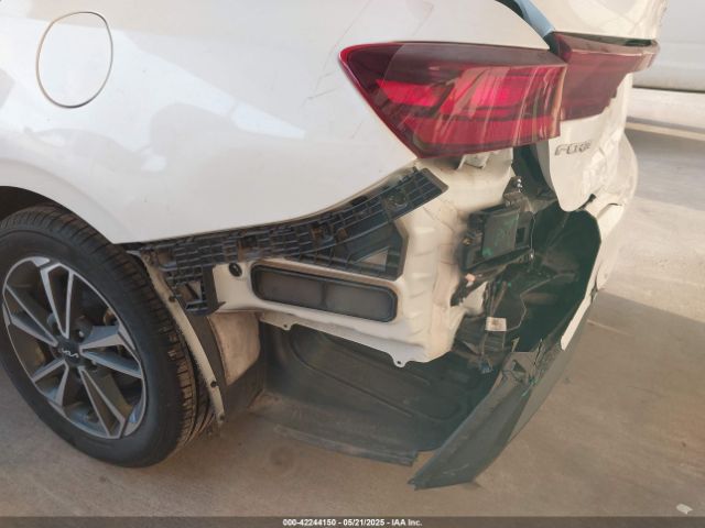 3KPF24AD9PE559996 KIA Forte Lxs