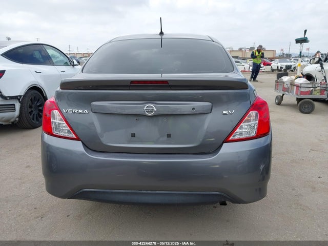3N1CN7AP1JL813762 Nissan Versa 1.6 Sv
