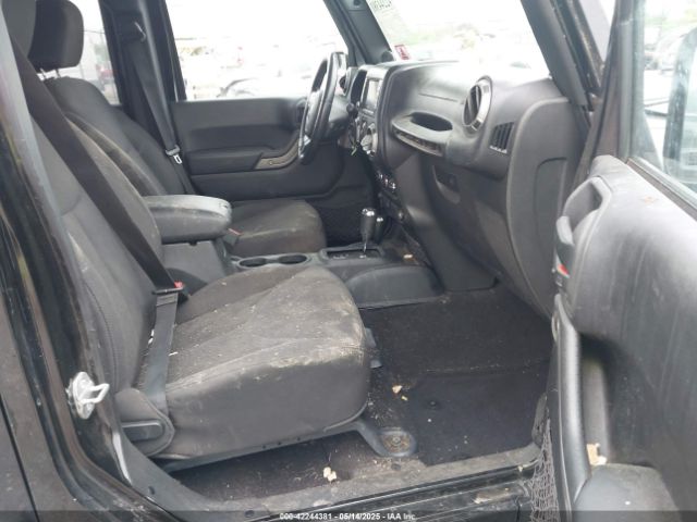 1C4HJWDG9EL268853 Jeep Wrangler Unlimited Sport
