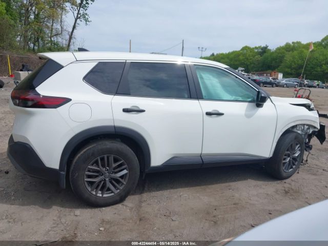5N1BT3AB8NC707270 Nissan Rogue S Intelligent Awd
