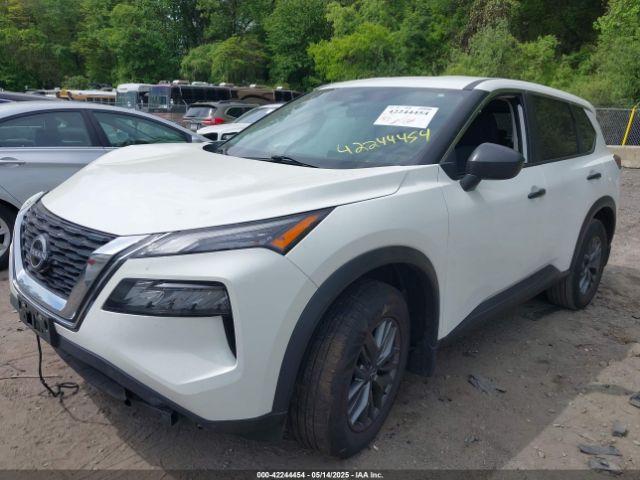 5N1BT3AB8NC707270 Nissan Rogue S Intelligent Awd