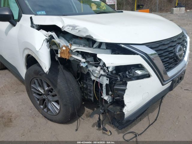 5N1BT3AB8NC707270 Nissan Rogue S Intelligent Awd