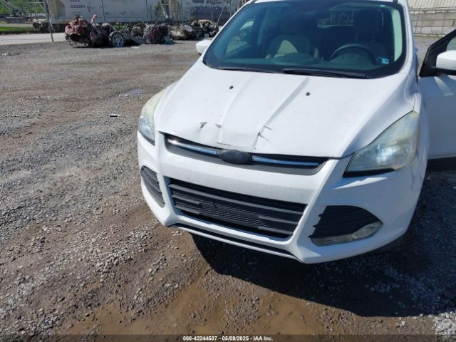1FMCU9GX9GUA76601 Ford ESCAPE SE