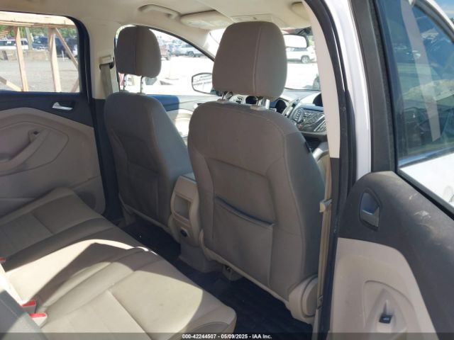 1FMCU9GX9GUA76601 Ford ESCAPE SE
