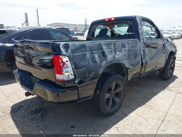 3C6JR6AG6HG636932 RAM 1500 Express  4x2 6'4 Box