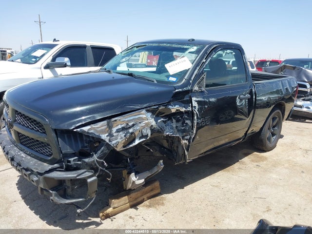 3C6JR6AG6HG636932 RAM 1500 Express  4x2 6'4 Box