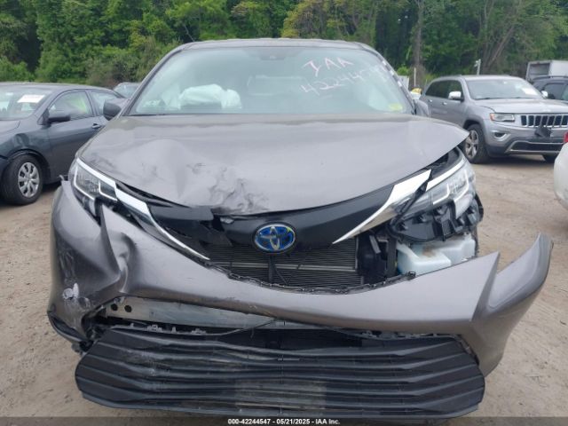 5TDKRKEC6PS157035 Toyota SIENNA LE