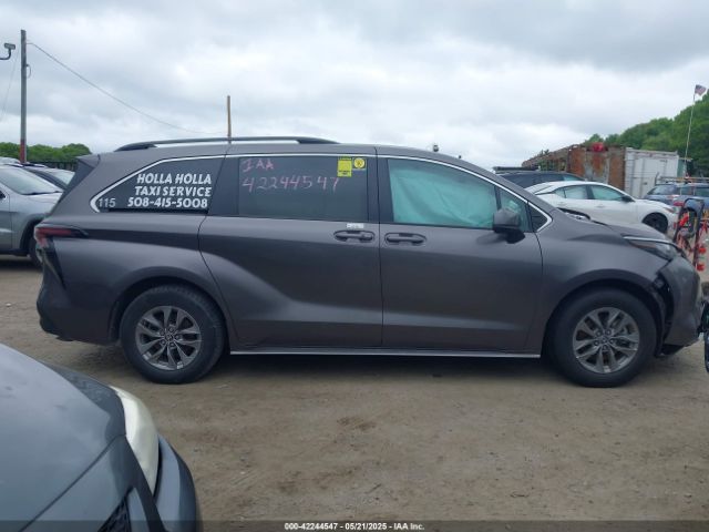 5TDKRKEC6PS157035 Toyota SIENNA LE