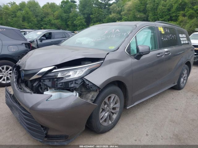5TDKRKEC6PS157035 Toyota SIENNA LE