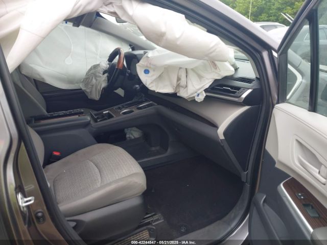 5TDKRKEC6PS157035 Toyota SIENNA LE