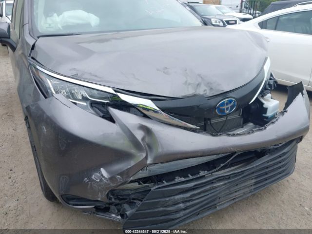 5TDKRKEC6PS157035 Toyota SIENNA LE