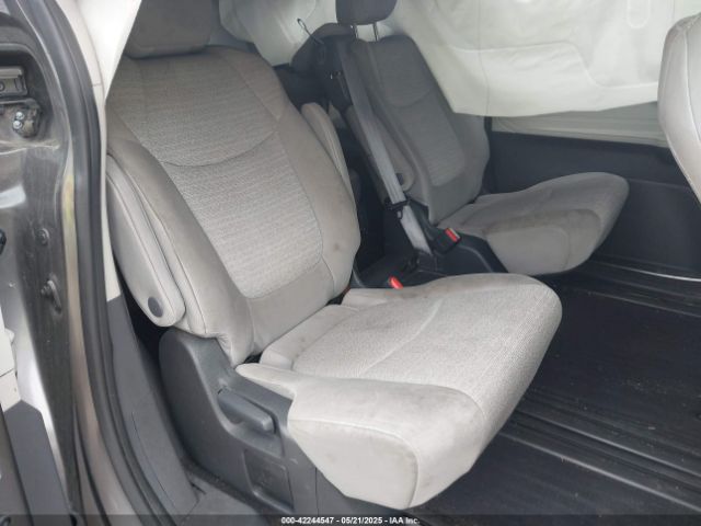 5TDKRKEC6PS157035 Toyota SIENNA LE