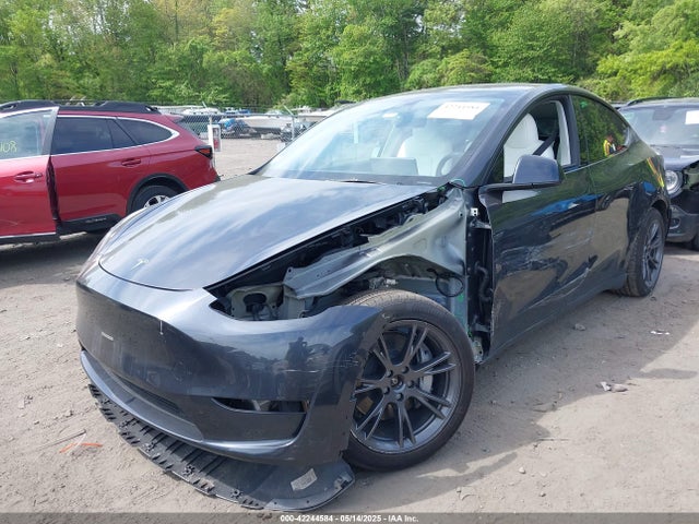 2024 TESLA MODEL Y 7SAYGAEE8RF198904 Photo 1