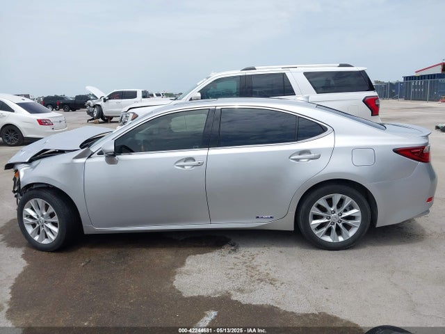 JTHBW1GG8F2088226 Lexus ES 300H
