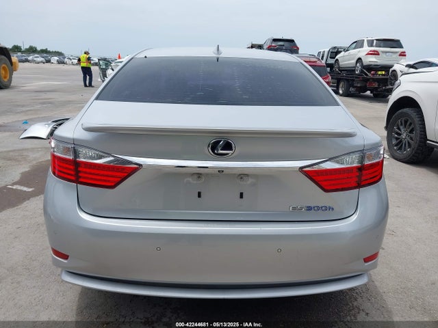 JTHBW1GG8F2088226 Lexus ES 300H