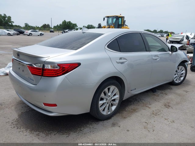 JTHBW1GG8F2088226 Lexus ES 300H