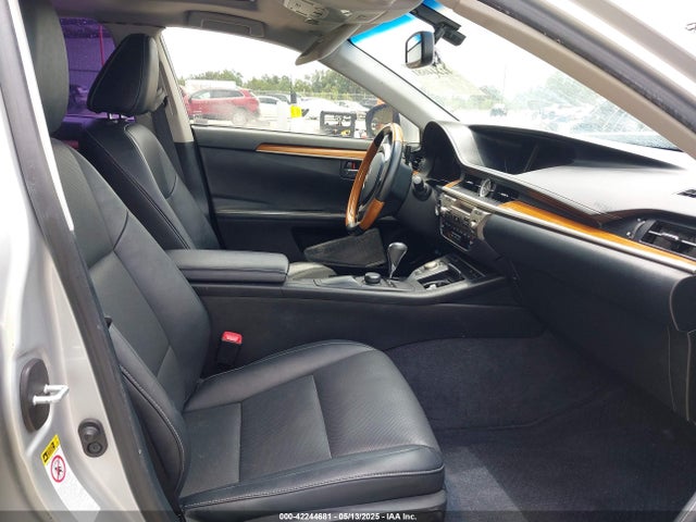 JTHBW1GG8F2088226 Lexus ES 300H