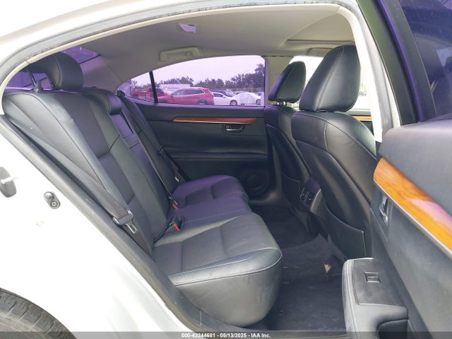 JTHBW1GG8F2088226 Lexus ES 300H