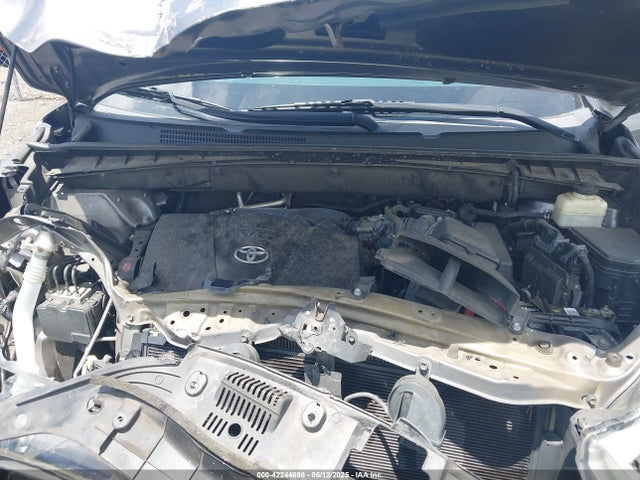 5TDZZRFH9HS220258 Toyota Highlander Le