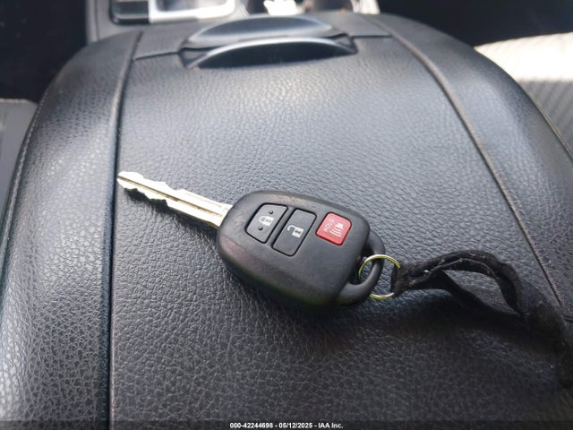 5TDZZRFH9HS220258 Toyota Highlander Le