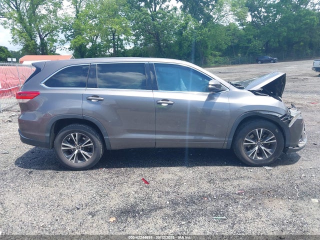 5TDZZRFH9HS220258 Toyota Highlander Le