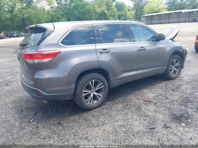 5TDZZRFH9HS220258 Toyota Highlander Le