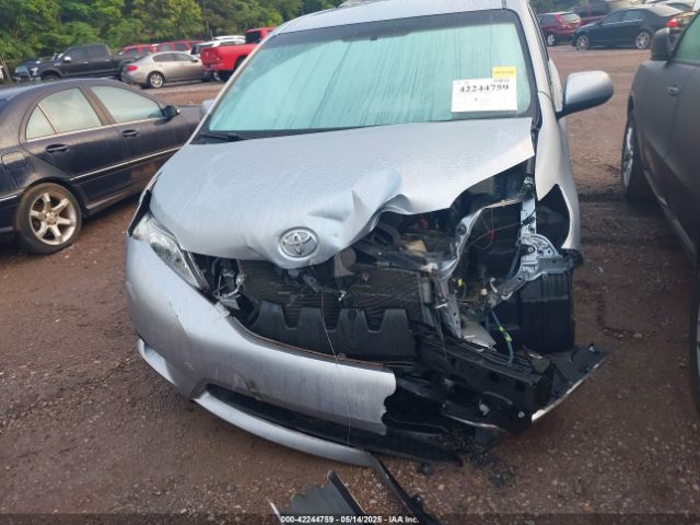 5TDKZ3DC1HS771595 Toyota Sienna Le 8 Passenger