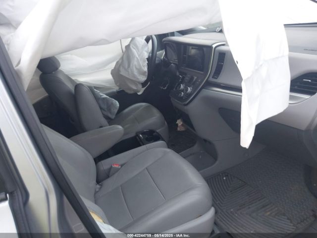 5TDKZ3DC1HS771595 Toyota Sienna Le 8 Passenger