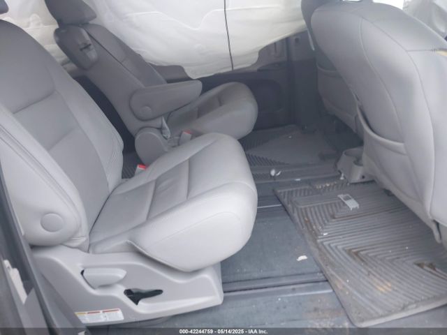 5TDKZ3DC1HS771595 Toyota Sienna Le 8 Passenger