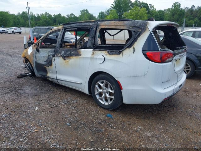 2020 CHRYSLER PACIFICA 2C4RC1BG2LR115935 Photo 2