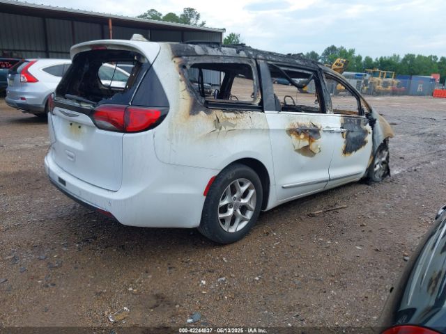 2020 CHRYSLER PACIFICA 2C4RC1BG2LR115935 Photo 3