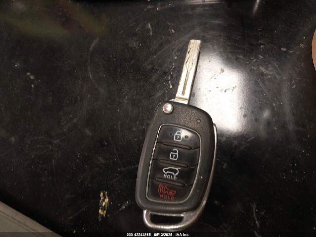 KM8J2CA45KU065869 Hyundai TUCSON SE