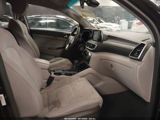 KM8J2CA45KU065869 Hyundai TUCSON SE
