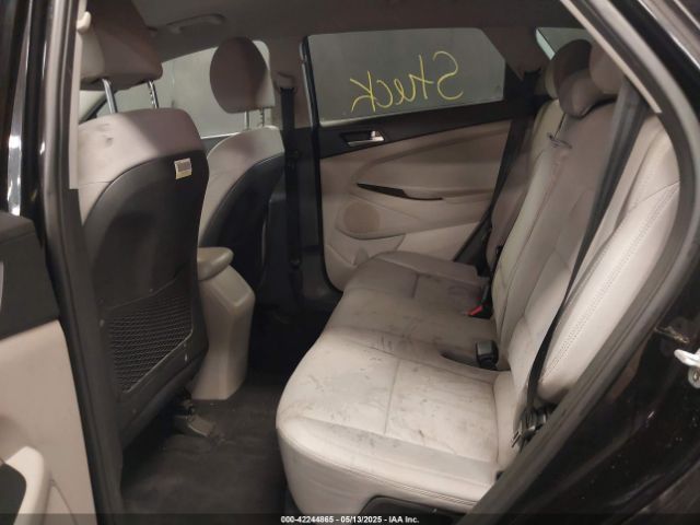 KM8J2CA45KU065869 Hyundai TUCSON SE