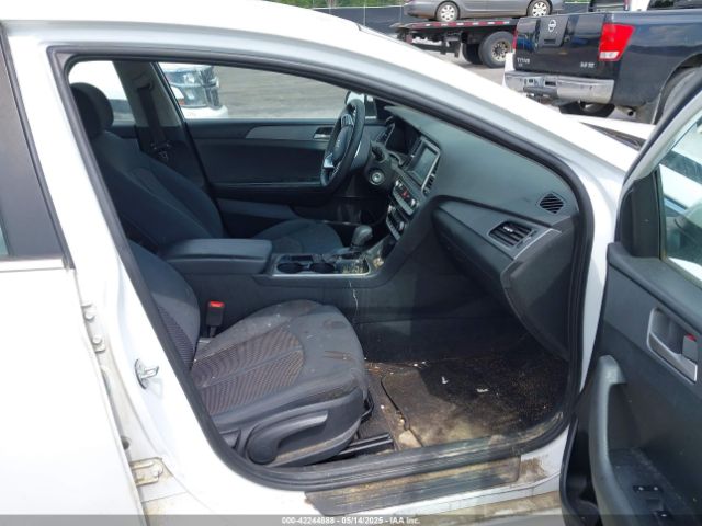 5NPE24AF2KH740200 Hyundai SONATA SE