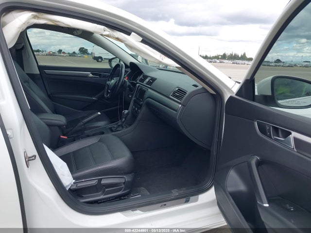 1VWAT7A31GC046374 Volkswagen 2016