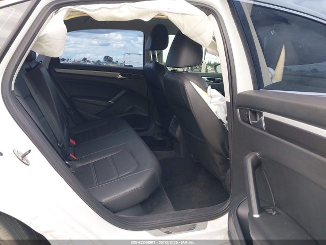 1VWAT7A31GC046374 Volkswagen 2016