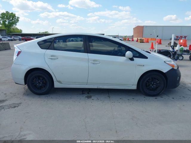 JTDKN3DU6F1995900 Toyota Prius Two