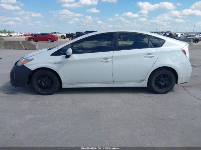 JTDKN3DU6F1995900 Toyota Prius Two