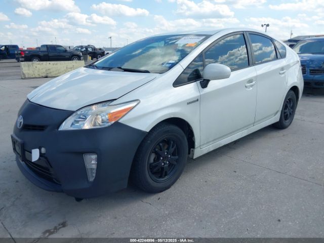 JTDKN3DU6F1995900 Toyota Prius Two
