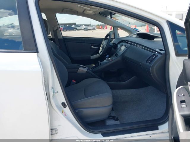 JTDKN3DU6F1995900 Toyota Prius Two