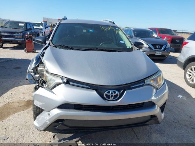 2T3ZFREV8GW308618 Toyota RAV4 LE