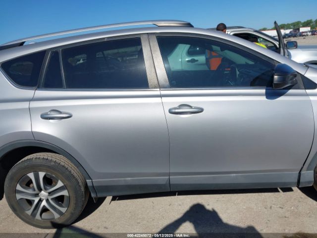2T3ZFREV8GW308618 Toyota RAV4 LE