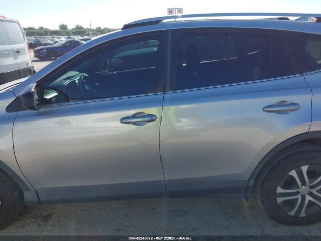 2T3ZFREV8GW308618 Toyota RAV4 LE