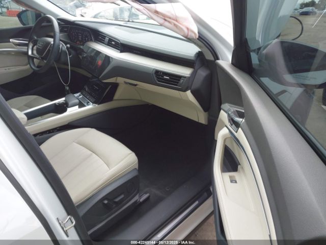 2024 AUDI Q8 E-TRON WA14AAGE5RB012744 Photo 4
