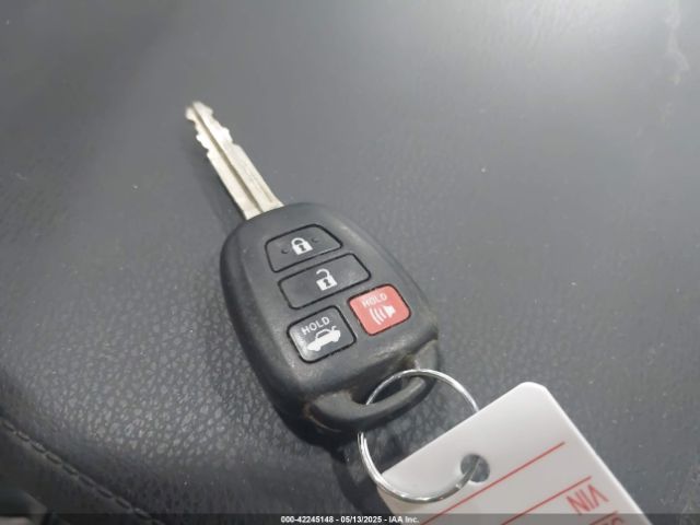2T1BURHE7JC965110 Toyota COROLLA LE